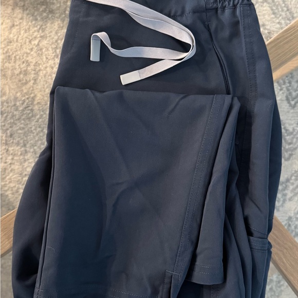 Figs Women’s Dark Harbor Scrub Set - Picture 2 of 3